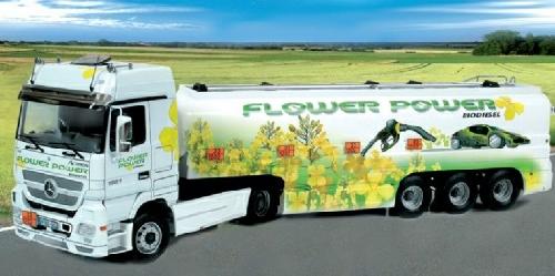 Italeri 3856 - 1/24 M.B. Actros W/Tank Flower Power